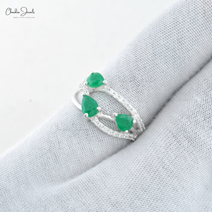 Bague en argent sterling 925 avec émeraude zambienne taille poire 6x4mm et zirconiums cubiques, style bypass, empilable, de Chordia Jewels, taille US-7 - Product Image 5