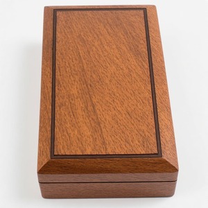 Étui à cigares en bois massif de qualité supérieure, conçu pour un rangement sécurisé et un transport élégant de cigares de haute qualité. - Product Image 6