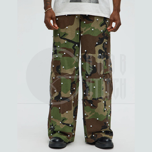 Ensemble camouflage perlé personnalisé pour homme : T-shirt vintage graphique oversize et pantalon cargo camouflage woodland clouté – Ensemble 2 pièces - Product Image 3