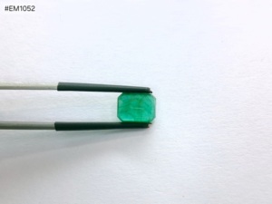 Émeraude zambienne authentique de qualité 3A, octogonale, 2,23 ct, finition excellente, pierre précieuse de haute qualité pour la création de pendentifs et de bagues personnalisés - Product Image 2