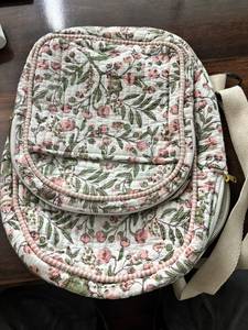 Mochilas acolchadas hechas a mano para viajes y estilo de vida, diseños personalizados OEM, exportaciones al por mayor a nivel mundial. - Product Image 3