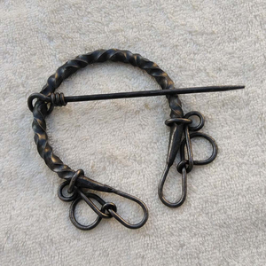 Cruz de Troll Medieval Forjada a Mano, Colgante de Hierro Sólido Hecho a Mano, Inspirado en la Cultura Vikinga Medieval, Símbolo Decorativo y Protector - Product Image 2