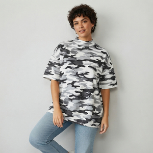 T-shirt à col haut imprimé camouflage pour femme, style streetwear oversize, épaules tombantes, coupe ample, tee-shirt de sport pour femme - Product Image 1