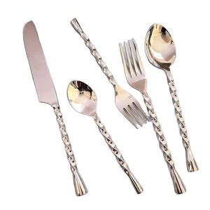 ชุดช้อนส้อมทำด้วยมือดีไซน์ใหม่ชุดเครื่องเงินสแตนเลสคุณภาพสูงสำหรับตกแต่งงานครบรอบงานปาร์ตี้ - Product Image 1