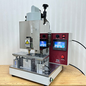 Machine de moulage à chaud compacte pour la production de petites séries de modules électroniques et de protections de capteurs - Product Image 2