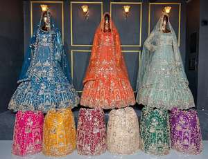 Elégant Gown Bits Style Net Lehenga Choli avec broderie lourde et détails complets en pierre Jarkan pour les fêtes et les occasions de mariage - Product Image 4