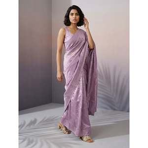 Sari léger et festif en soie pure framboise pour femme, avec imprimé dessin animé, bordure à sequins et travail Leheriya, et chemisier long assorti – Collection Elite Weaves - Product Image 6