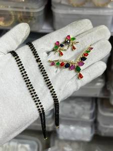 Ensemble de collier et boucles d'oreilles en cristal indien Mangal Sutra plaqué or avec pierres CZ et perles noires, bijoux de mariée pour mariage - Product Image 4