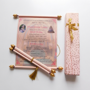 Invitaciones de Pergamino Hechas a Mano con Impresión Personalizada, Ecológicas, para Boda, con Varillas Decorativas de Madera - Product Image 1