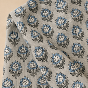 Tissu en coton imprimé à la main, motif floral lotus gris-bleu, doux et respirant, idéal pour la confection de robes, de kurtas et la décoration intérieure. - Product Image 5