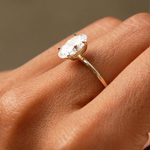 Anillo de compromiso de lujo para mujer con diamante sintético cultivado en laboratorio de 2 quilates, corte ovalado, oro amarillo, certificado IGI - Product Image 6