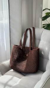 Bolso Tote Rojo Hecho a Mano, Estilo Bohemio, Tejido a Crochet, Decoración para el Hogar, 100% Artesanal - Product Image 5