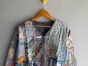 Chaqueta acolchada floral de algodón estilo patchwork con botones frontales y bolsillos para mujer, regalo para ella. - Product Image 4