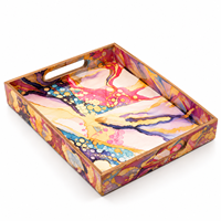 Plateau de service en bois naturel émaillé |   Plateau de table décoratif multicolore à motif abstrait avec poignées découpées pour la cuisine