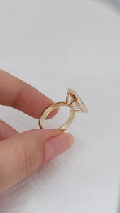 แหวนเพชรทรงคุชชั่น 6 กะรัต เพาะเลี้ยงในห้องปฏิบัติการ ตัวเรือนทองคำแท้ 18K แบบหนามเตย คลาสสิกสำหรับผู้หญิง ได้รับการรับรองจาก GIA - Product Image 2
