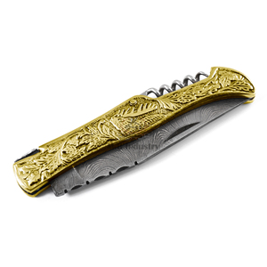 Couteau de poche Laguiole en acier Damas fait main en gros, modèle DD-LK-WH510, manche en laiton gravé, lame de 99 mm, cuir de vachette - Product Image 6