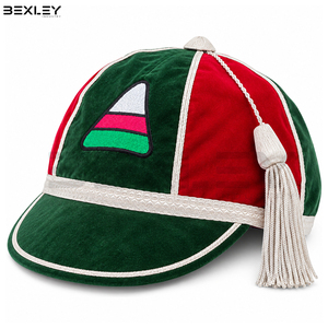Gorra de Honor Clásica con Borla y Cresta Plateada para Equipos Deportivos Escolares, Logotipo Personalizado Bordado, Terciopelo Verde y Rojo - Product Image 2
