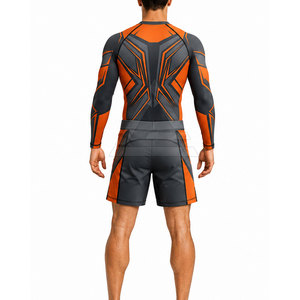 Ensemble rashguard et short MMA pour hommes avec graphismes personnalisés par sublimation, tissu respirant, idéal pour le fitness et les sports. - Product Image 4
