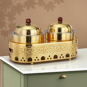Plat à chafing double de luxe doré en acier inoxydable martelé, chauffe-plats avec base arabe embossée et poignées en bois pour buffet et réceptions - Product Image 3
