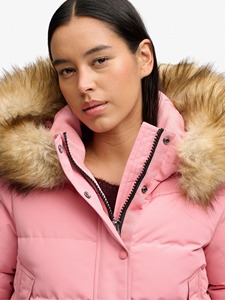 Chaqueta de invierno acolchada personalizada para mujer, ropa informal premium para exteriores, a prueba de viento, con cierre de cremallera y bolsillos laterales. - Product Image 4