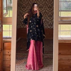 Ensemble de costumes de soirée pour femmes de créateur comprenant un haut et un bas Dupatta - Product Image 3