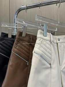 Shorts de Mujer de Piel de Cordero Suave, Cintura Alta, Color Marrón Sólido, Cierre Frontal con Cremallera, Tienda Online, Muestra - Product Image 3