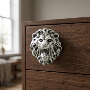 Pomo de Gabinete con Cabeza de León Ba, Hierro Fundido, Moderno, para Hogar u Oficina, Forma Novedosa, Duradero y Ecológico - Product Image 2