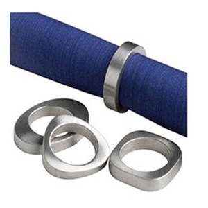 ชุดแหวนรัดผ้าเช็ดปากโลหะสีเงินขัดเงา ดีไซน์หรูหรา ทันสมัย เป็นมิตรกับสิ่งแวดล้อม ขอบประดับลูกปัด ผิวเงาเหมือนกระจก เหมาะสำหรับงานแต่งงาน โรงแรม งานเลี้ยง ตกแต่งโต๊ะ - Product Image 2