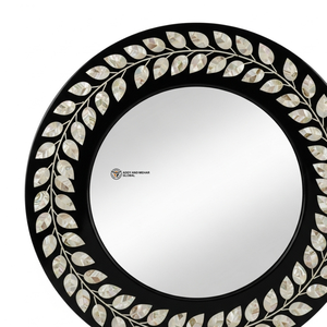 Espejo Redondo Negro Hecho a Mano con Delicado Patrón de Enredaderas e Incrustaciones Luminosas de Madreperla - Product Image 2