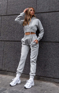 Conjunto de 2 piezas para mujer de alta demanda: Sudadera corta gris y pantalón jogger de forro polar, chándal de cintura alta a juego - Product Image 3