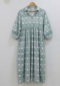 Vestido Midi de Algodón con Estampado Tie-Dye Ecológico, Cintura Natural, Diseño Floral, Corte Regular, para Uso Diario Informal de Verano - Product Image 3