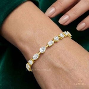 Bracelet tennis multi-formes en diamants de laboratoire avec sertissage à griffes et fermoir de sécurité – Cadeau romantique pour elle - Product Image 6