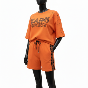 Ensemble short et t-shirt en coton éponge premium pour femme, 220 GSM, doux et respirant, avec panneau latéral orange et logo personnalisé par transfert thermique – Ensembles pour femme - Product Image 4