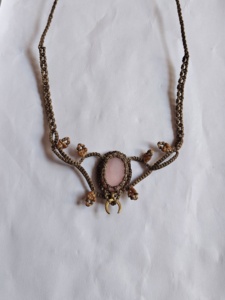 Collier en macramé marron fait main avec cabochon ovale en sélénite blanche et perle dorée, bijoux bohèmes pour femmes HARI OM CREATIONS IGI - Product Image 6