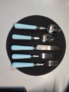 Juego de Cubiertos Modernos con Mangos Tejidos Azul Claro, Cubiertos de Acero Inoxidable Aptos para Lavavajillas, Vajilla para Bodas - Product Image 1