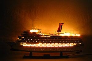 CARNIVAL VICTORY Avec lumières - Maquette de bateau de croisière Panama en bois, fabriquée à la main - Product Image 6