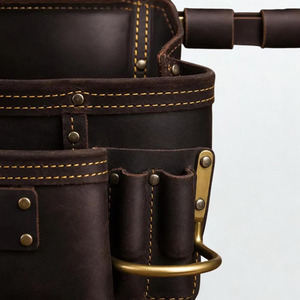 Ceinture porte-outils en cuir véritable de haute qualité avec plusieurs poches, robuste et sécurisée pour le rangement des outils, en vente. - Product Image 4