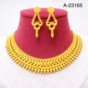 Conjunto de Joyería Étnica Nupcial Tradicional Chapado en Oro Modelo 23169 con Motivo Triangular, Collar Colgante y Pendientes para Fiesta de Moda - Product Image 5