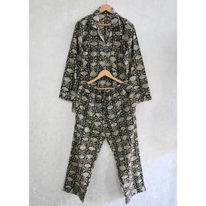 Ensemble de pyjama en coton pour femmes, imprimé à la main, vêtements de nuit doux avec imprimé indien classique - Product Image 3