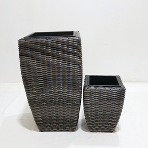 Jardinières carrées modernes en plastique pour l'extérieur, revêtement PE, pots de fleurs de jardin au design minimaliste, lot de deux - Product Image 6