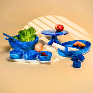 Una versión más pequeña: el tazón pequeño de RESINA con base se muestra apilado, lo que demuestra su uso para porciones individuales de salsas. - Product Image 6
