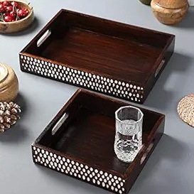 Juego de 2 bandejas de madera con diseño de incrustaciones metálicas – Bandejas decorativas para café y desayuno con asas - Product Image 4