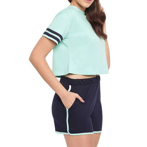 Ensemble décontracté d'été pour femme : T-shirt court et short en coton léger, respirant et confortable – Tenue deux pièces unie pour le voyage - Product Image 4