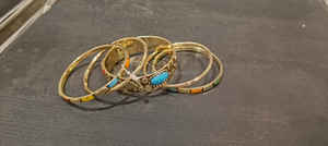 Conjunto de Brazaletes Ajustables de Latón con Dijes, Joyería Artesanal Elegante, Accesorio de Moda Hecho a Mano para Fiestas y Uso Diario - Product Image 2