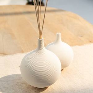 Table à manger en bois Vandana Aureo Grand avec pieds en rotin et design moderne et contemporain - Product Image 4