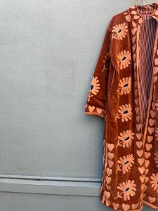 Chaqueta de terciopelo bordada para mujer, abrigo de invierno Suzani con estampado floral, chaqueta corta para festivales, regalo para ella - Product Image 2