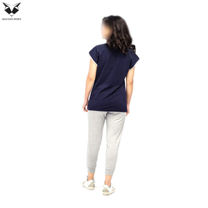 เสื้อโปโลผู้หญิงราคาโรงงาน เสื้อโปโลลำลองสไตล์สตรีทแวร์ ระบายอากาศได้ดี ทรงปกติ แขนสั้น เสื้อยืดโปโลผู้หญิงแบบเรียบ - Product Image 4