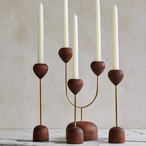 Candélabre en bois de luxe avec bras en métal doré, ensemble de porte-bougies en forme de cœur, centre de table moderne pour la décoration de mariage - Product Image 1