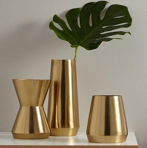 Juego de Jarrones Modernos de Aluminio Pulido a Espejo, Ecológicos, de Lujo, en Dorado Metálico, 3 Centros de Mesa Geométricos para Boda - Product Image 4