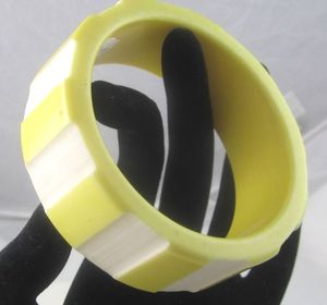 Brazalete Ancho de Resina Epoxi Hecho a Mano, Joyería Artística Multicolor, Accesorio Ajustable para la Muñeca para Mujer - Product Image 4